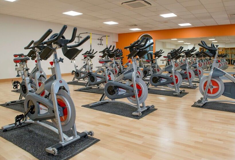 فندق De Vere Cranage Estate