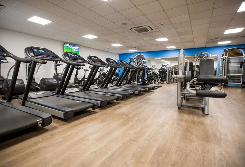 فندق De Vere Cranage Estate