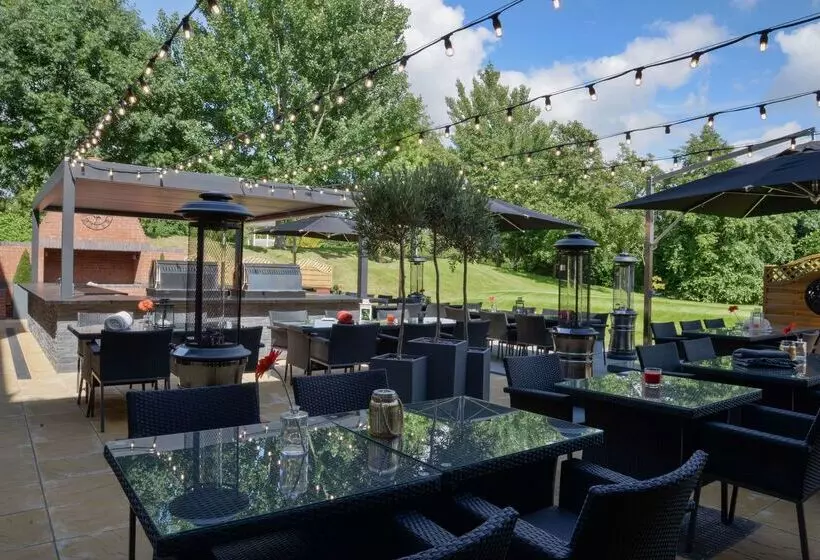 Отель De Vere Cranage Estate