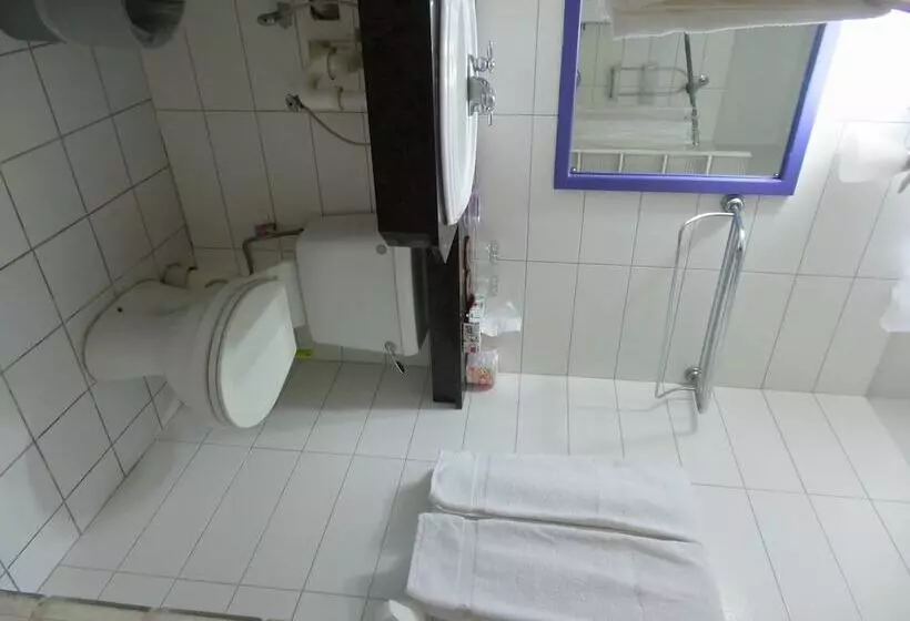 هتل Forty Winks Inn