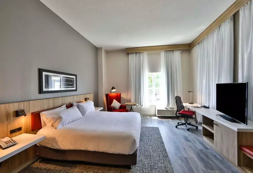 هتل Hilton Garden Inn Savannah Historic District