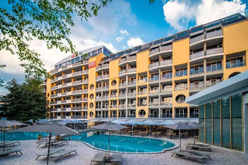 Отель Hvd Viva Club Ultra All Inclusive & Beach Snack Bar   Free Parking