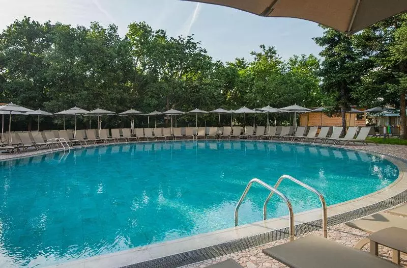 Отель Hvd Viva Club Ultra All Inclusive & Beach Snack Bar   Free Parking