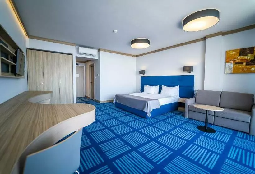 Отель Hvd Viva Club Ultra All Inclusive & Beach Snack Bar   Free Parking