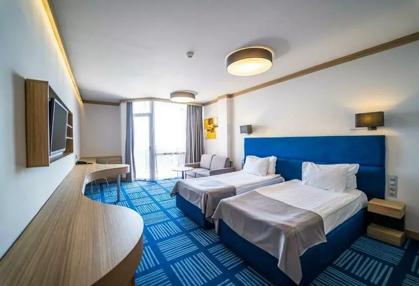 Отель Hvd Viva Club Ultra All Inclusive & Beach Snack Bar   Free Parking