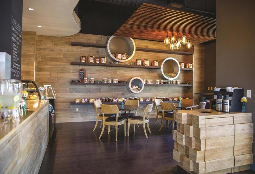 Отель Naples Bay Resort And Marina