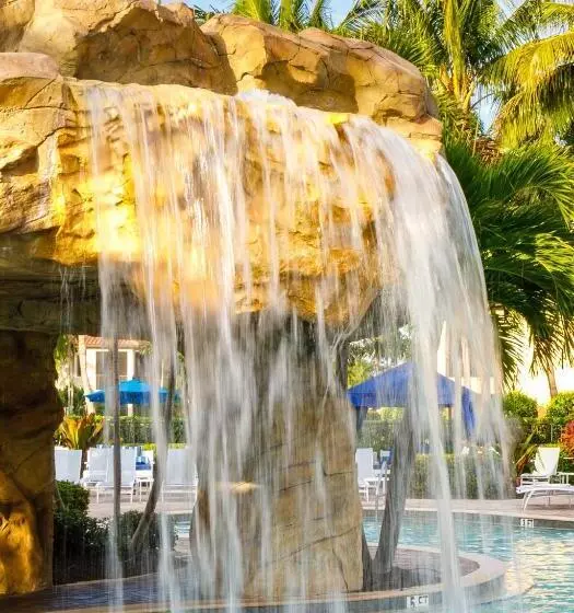 هتل Naples Bay Resort And Marina