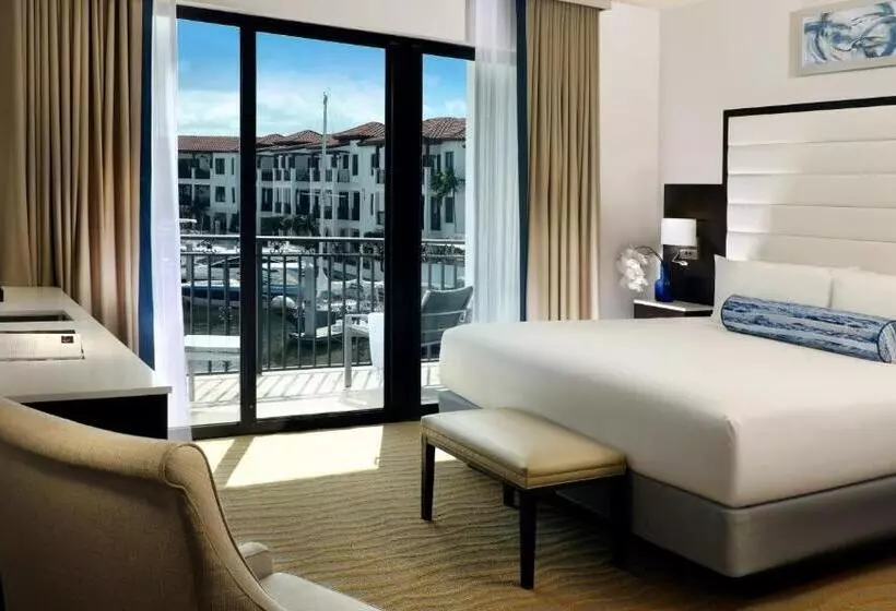 هتل Naples Bay Resort And Marina