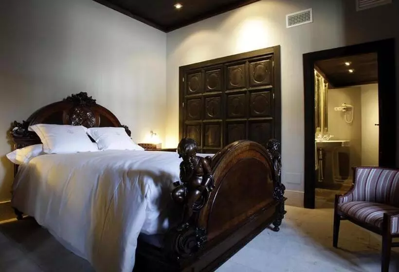 هتل Palacio De Mengibar