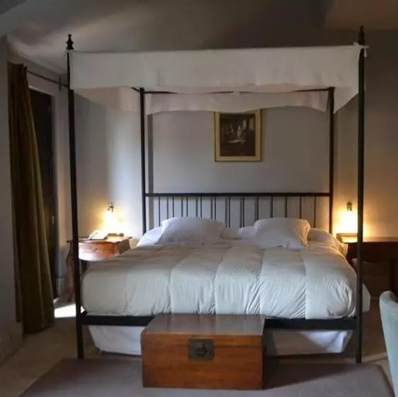 هتل Palacio De Mengibar