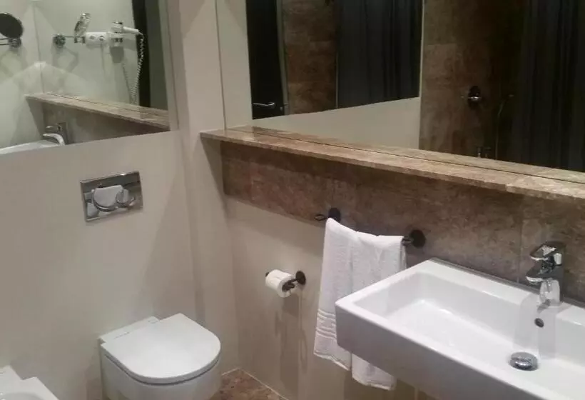 هتل Palacio De Mengibar