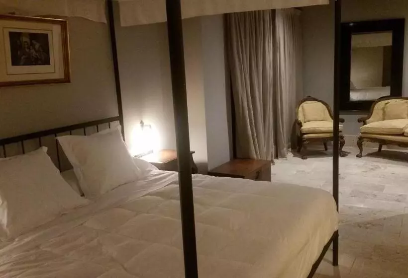 هتل Palacio De Mengibar