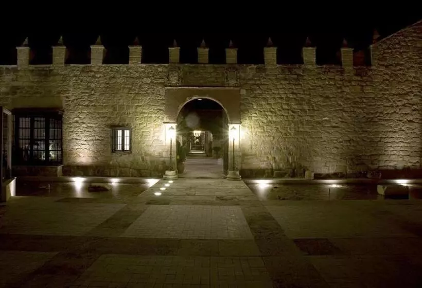 هتل Palacio De Mengibar