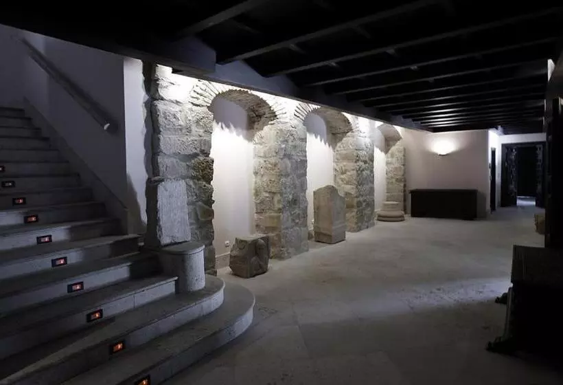 هتل Palacio De Mengibar