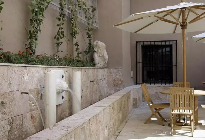 هتل Palacio De Mengibar