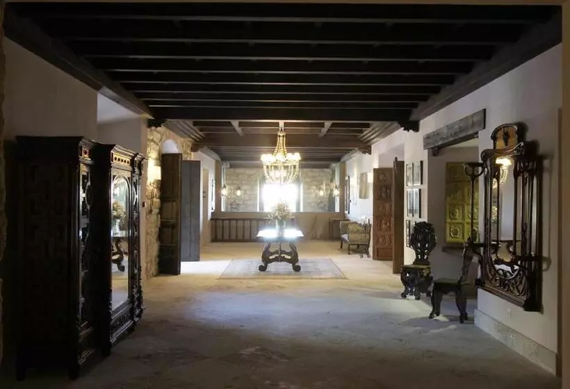 هتل Palacio De Mengibar