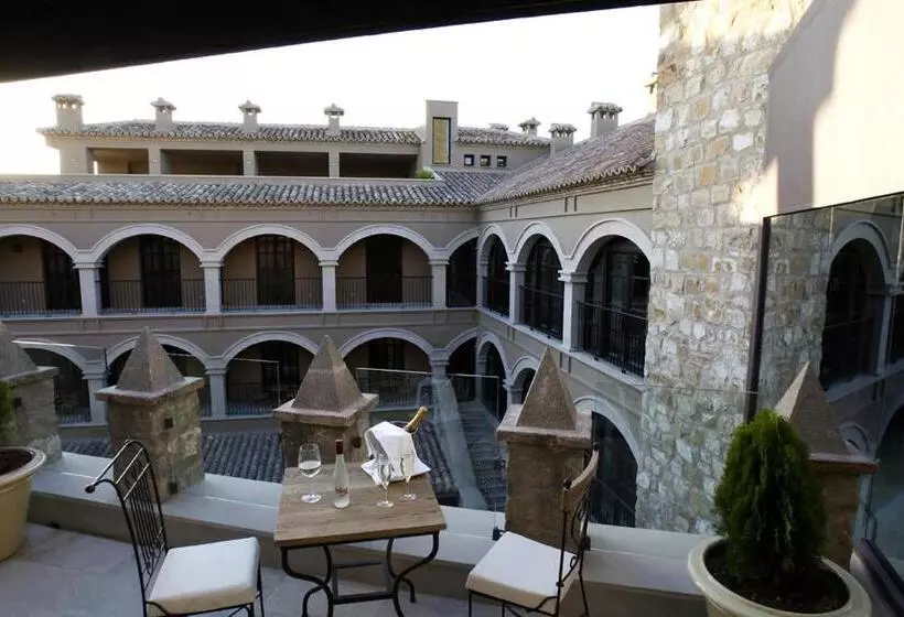 هتل Palacio De Mengibar
