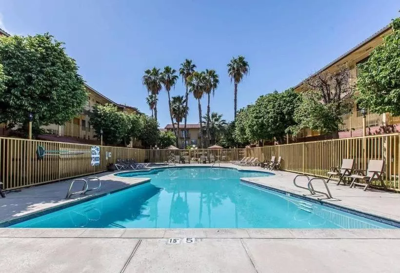 酒店 Quality Inn & Suites Bakersfield