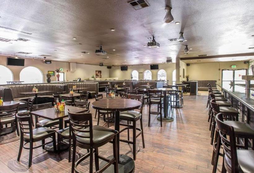 בית מלון כפרי Quality Inn & Suites Bakersfield