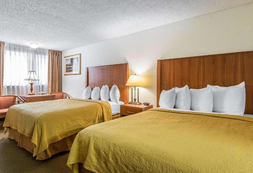 בית מלון כפרי Quality Inn & Suites Bakersfield