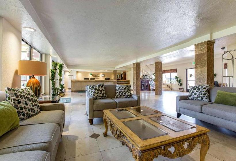 בית מלון כפרי Quality Inn & Suites Bakersfield