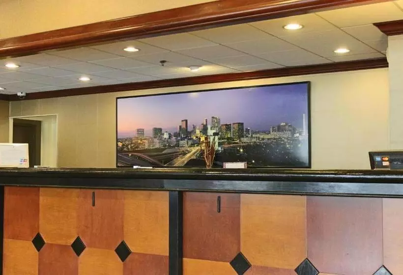 호텔 Ramada Plaza By Wyndham Atlanta Downtown Capitol Park