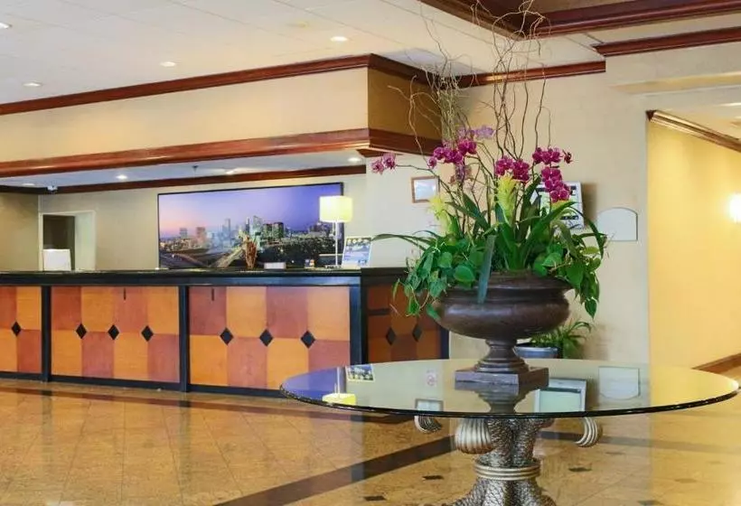 호텔 Ramada Plaza By Wyndham Atlanta Downtown Capitol Park