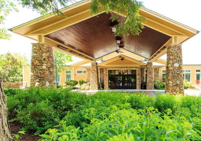 فندق Riverstone Condo Resort & Spa