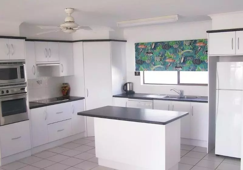 ホテル Roydon Beachfront Apartments