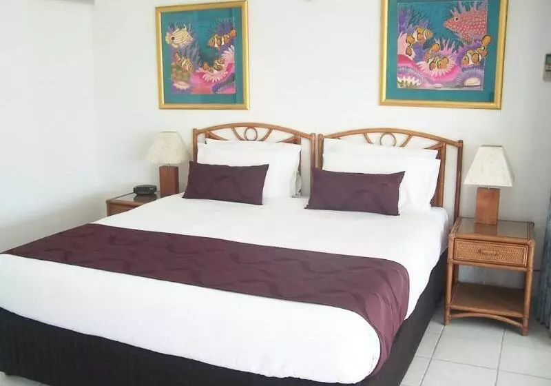 ホテル Roydon Beachfront Apartments