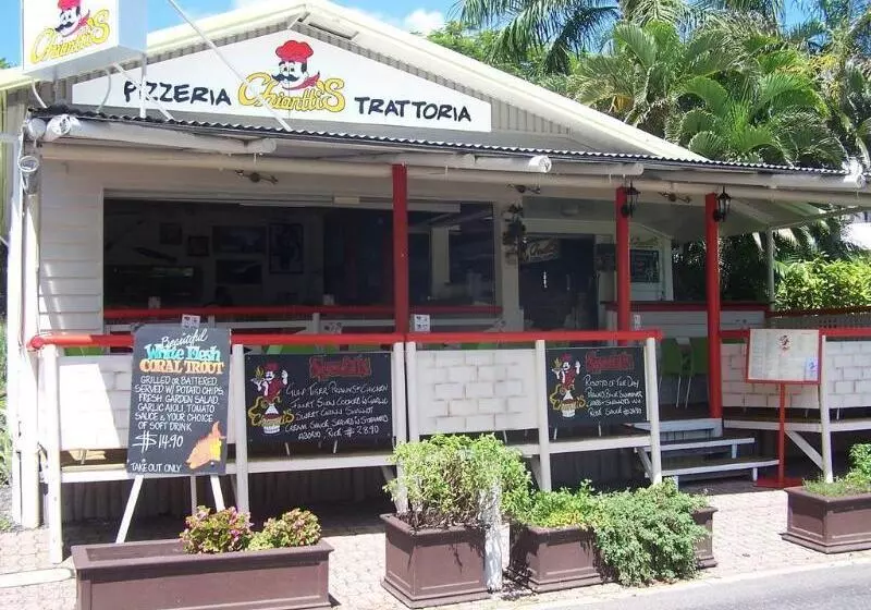 ホテル Roydon Beachfront Apartments