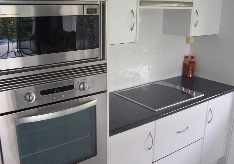 ホテル Roydon Beachfront Apartments