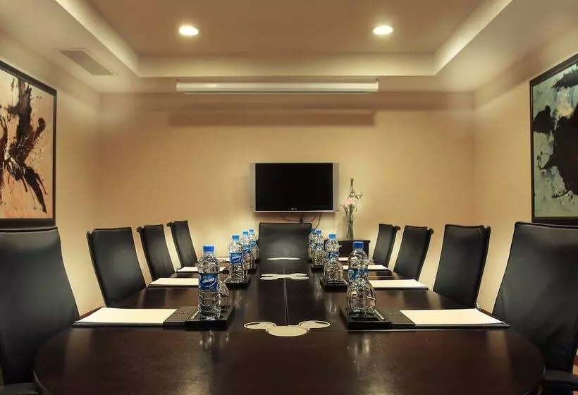 Отель Sheraton Shenzhen Futian