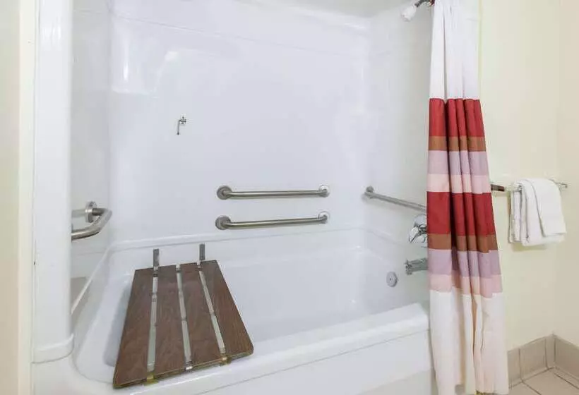 호텔 Travelodge By Wyndham Romulus Detroit Airport