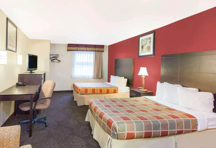 호텔 Travelodge By Wyndham Romulus Detroit Airport