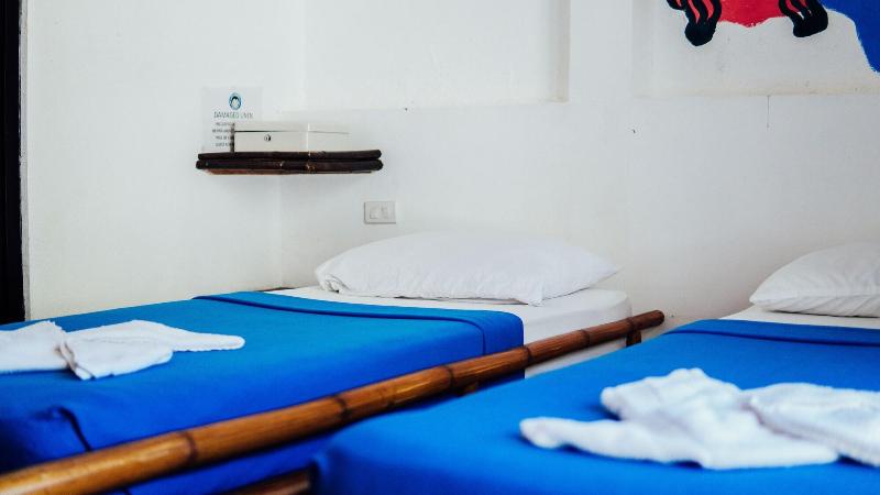 בית מלון כפרי Mad Monkey Hostel Boracay