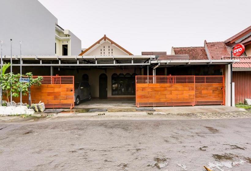 בית מלון כפרי Oyo 90095 Indah Homestay Syariah