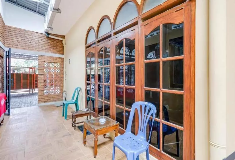 Hotelli Oyo 90095 Indah Homestay Syariah