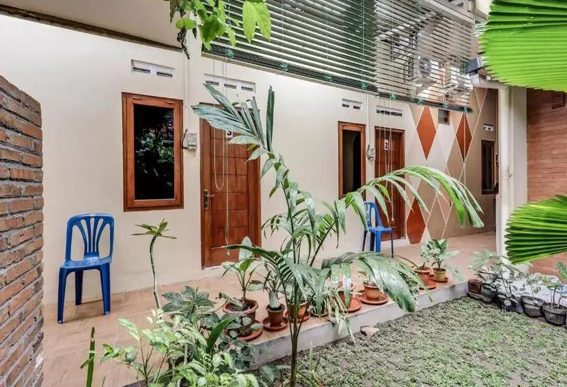 Hotelli Oyo 90095 Indah Homestay Syariah
