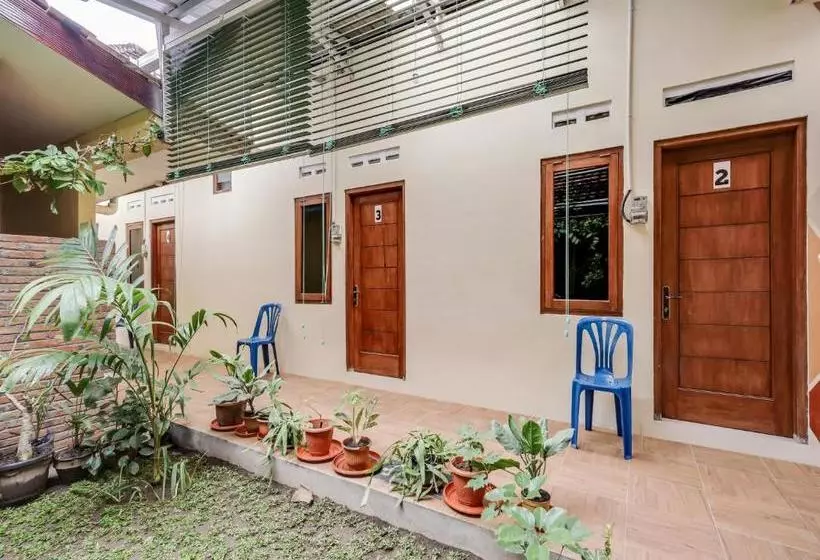 Hotelli Oyo 90095 Indah Homestay Syariah