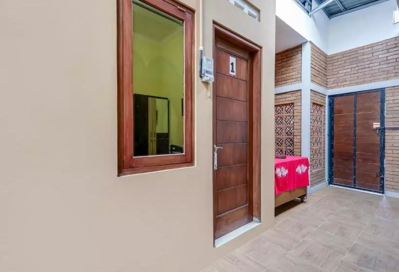 Hotelli Oyo 90095 Indah Homestay Syariah
