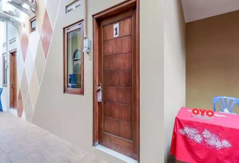 Hotelli Oyo 90095 Indah Homestay Syariah