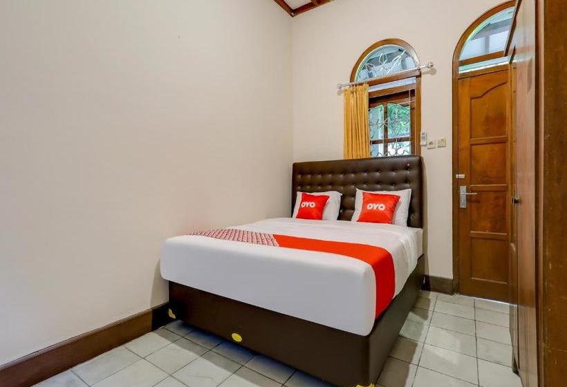 בית מלון כפרי Oyo 90095 Indah Homestay Syariah