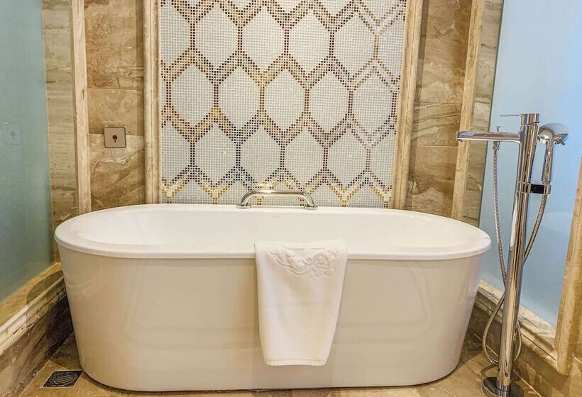 Отель Wyndham Grand Kunming East