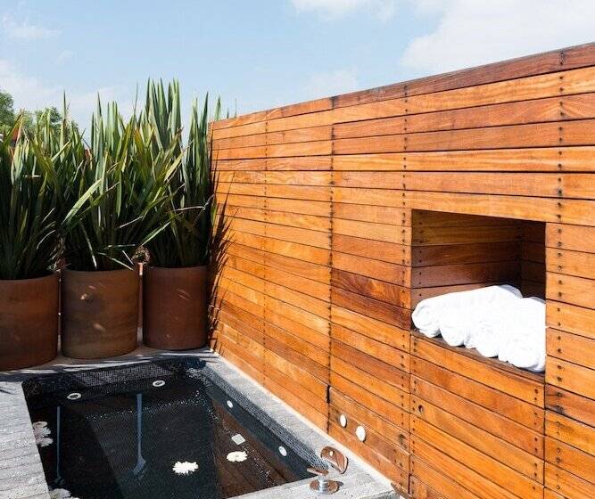 Dos Casas Hotel & Spa