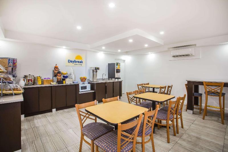 Отель Arya Blu Inn And Suites