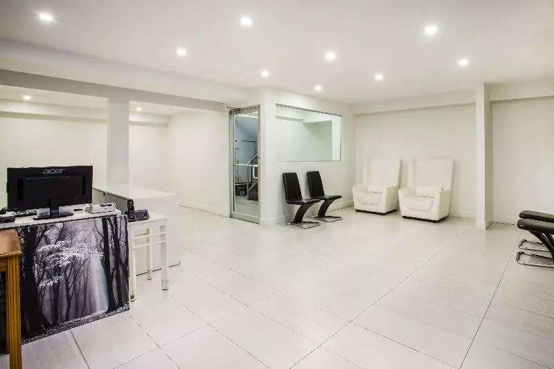 호텔 Arya Blu Inn And Suites