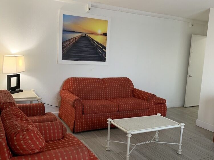 Отель Arya Blu Inn And Suites