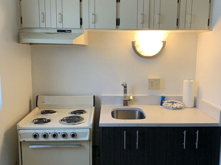 Отель Arya Blu Inn And Suites