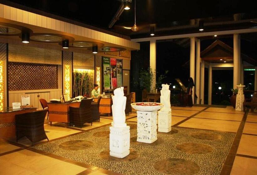 فندق Beringgis Beach Resort & Spa